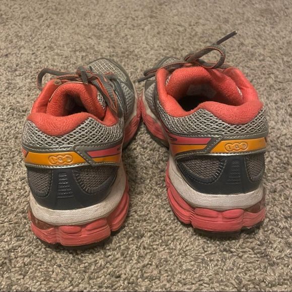 Women's size 7.5 EUC athletic sneakers running shoes ASICS brand - Picture 10 of 12